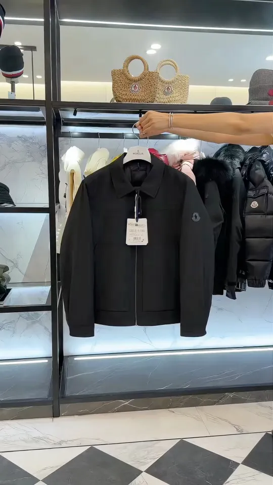 🌟55 Moncler . .